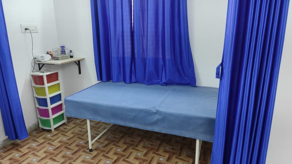 Private treatment bed at KM Health Care Sagwara
